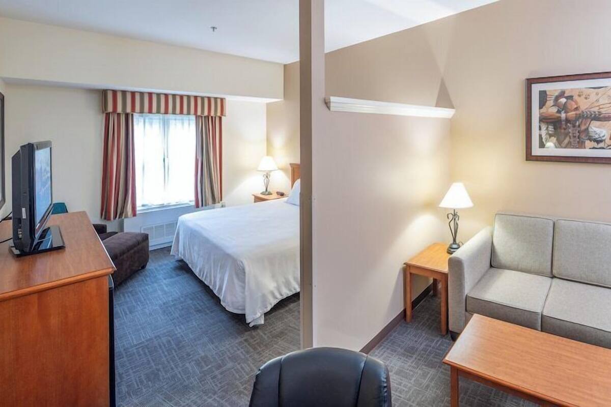 Premium bedding, pillowtop beds, in-room safe, desk
