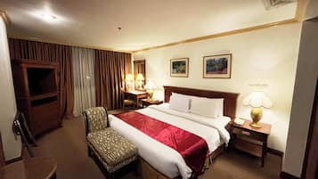 Suite ejecutiva | Minibar, caja fuerte, escritorio y cortinas opacas