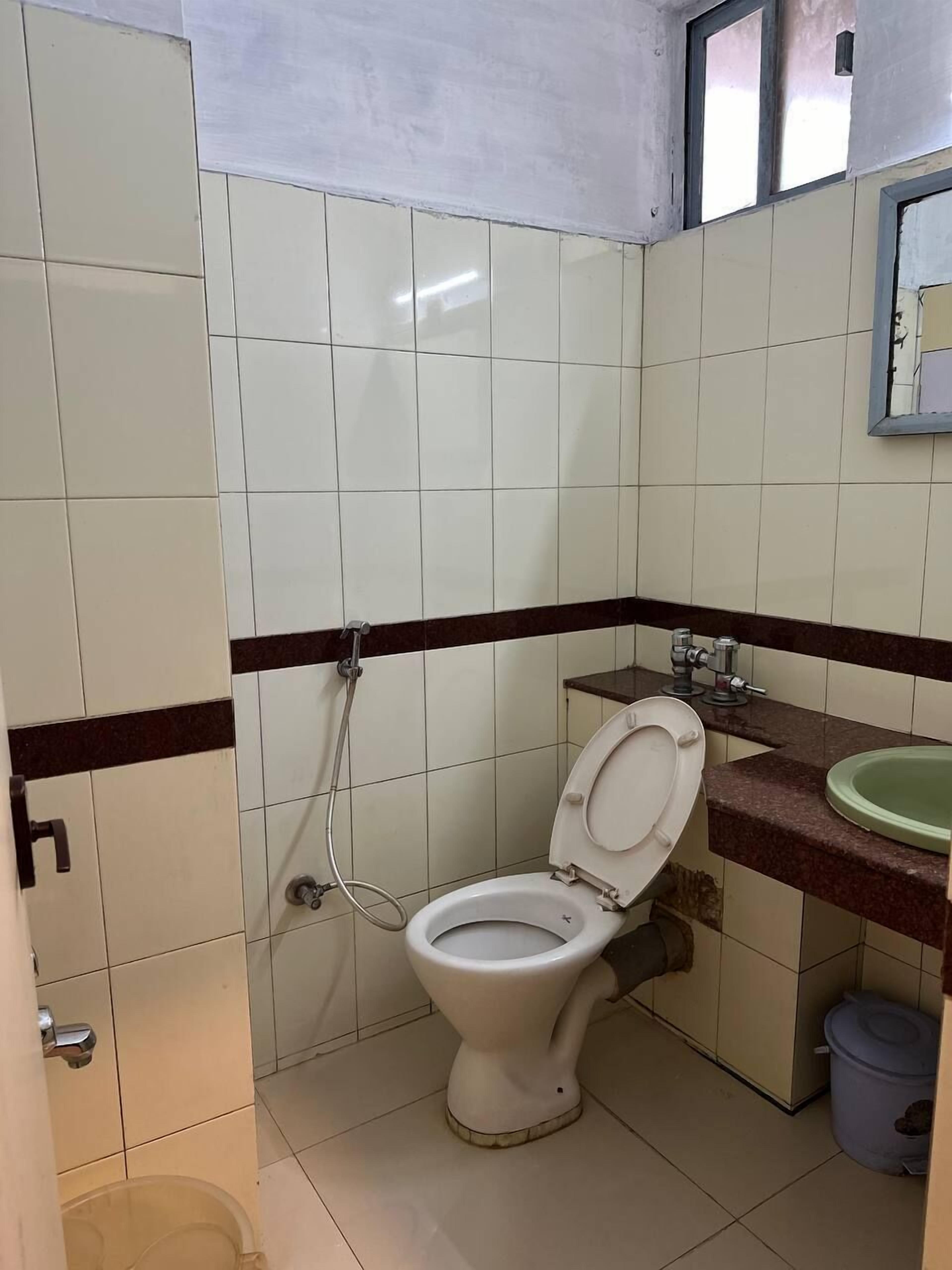 Standard Room | Bathroom | Shower, rainfall showerhead, free toiletries, towels