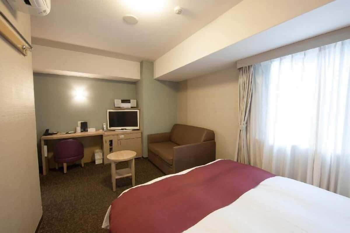 Down duvets, desk, blackout curtains, soundproofing