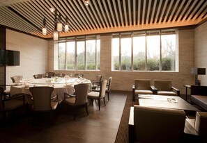 2 restaurants; breakfast, lunch, and dinner served - Pins De La Brume Hotel (Hangzhou)