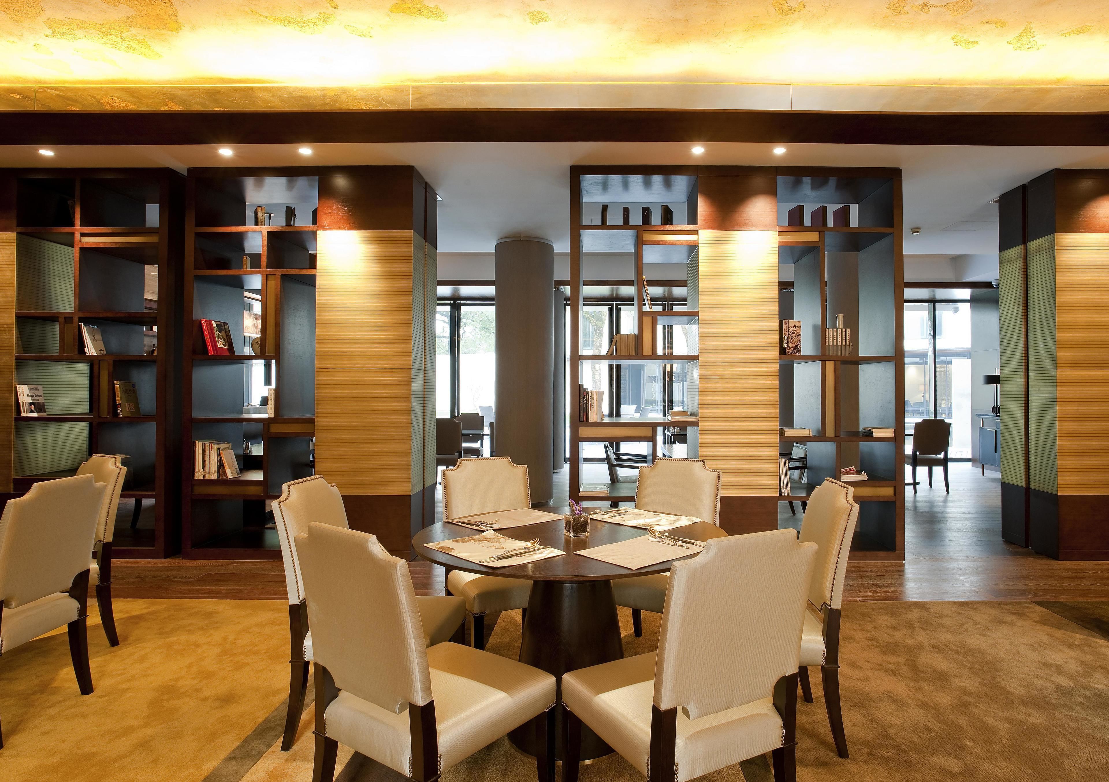 2 restaurants, breakfast, lunch, dinner served; chinese cuisine