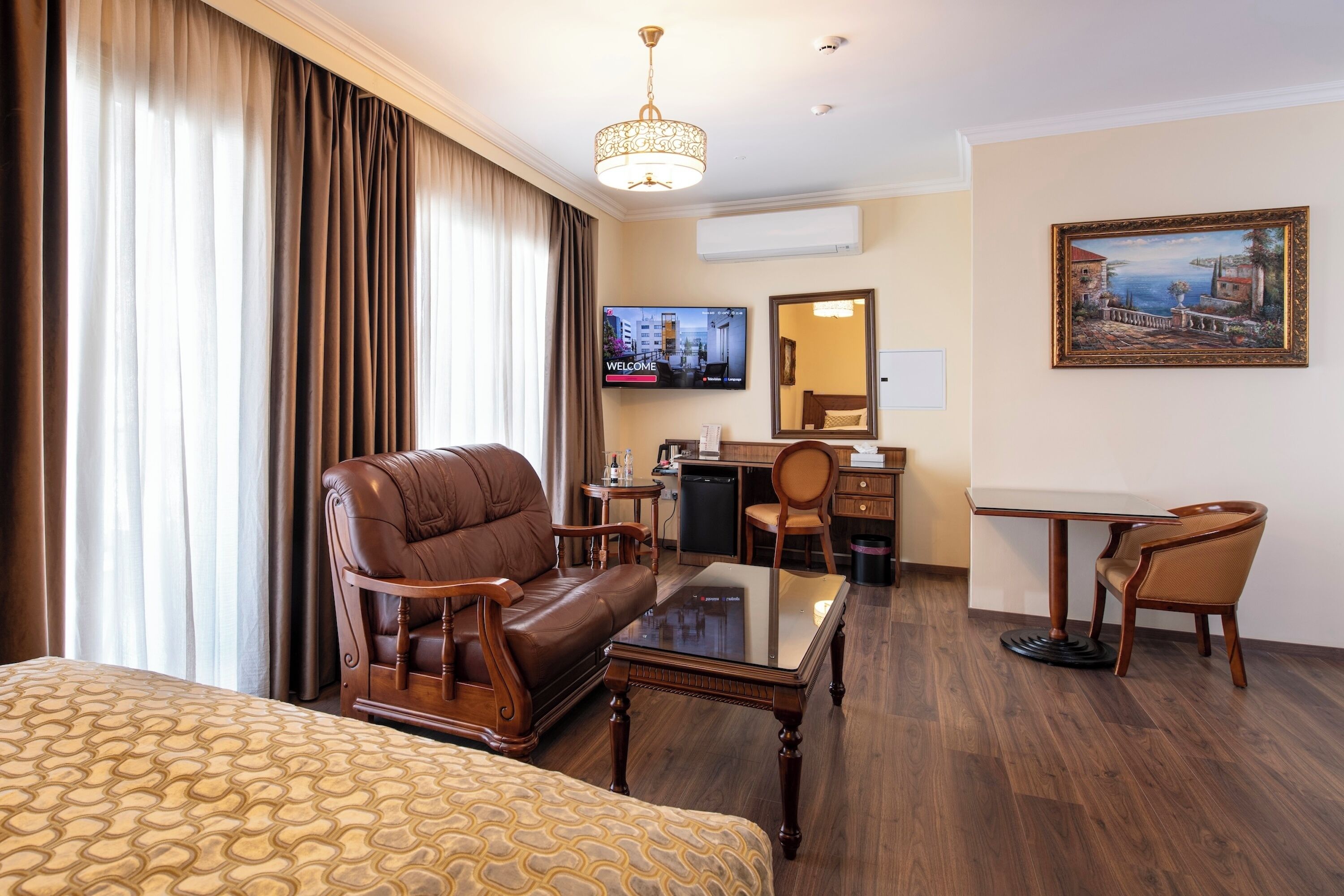 junior suite | 1 bedroom, premium bedding, memory-foam beds, minibar