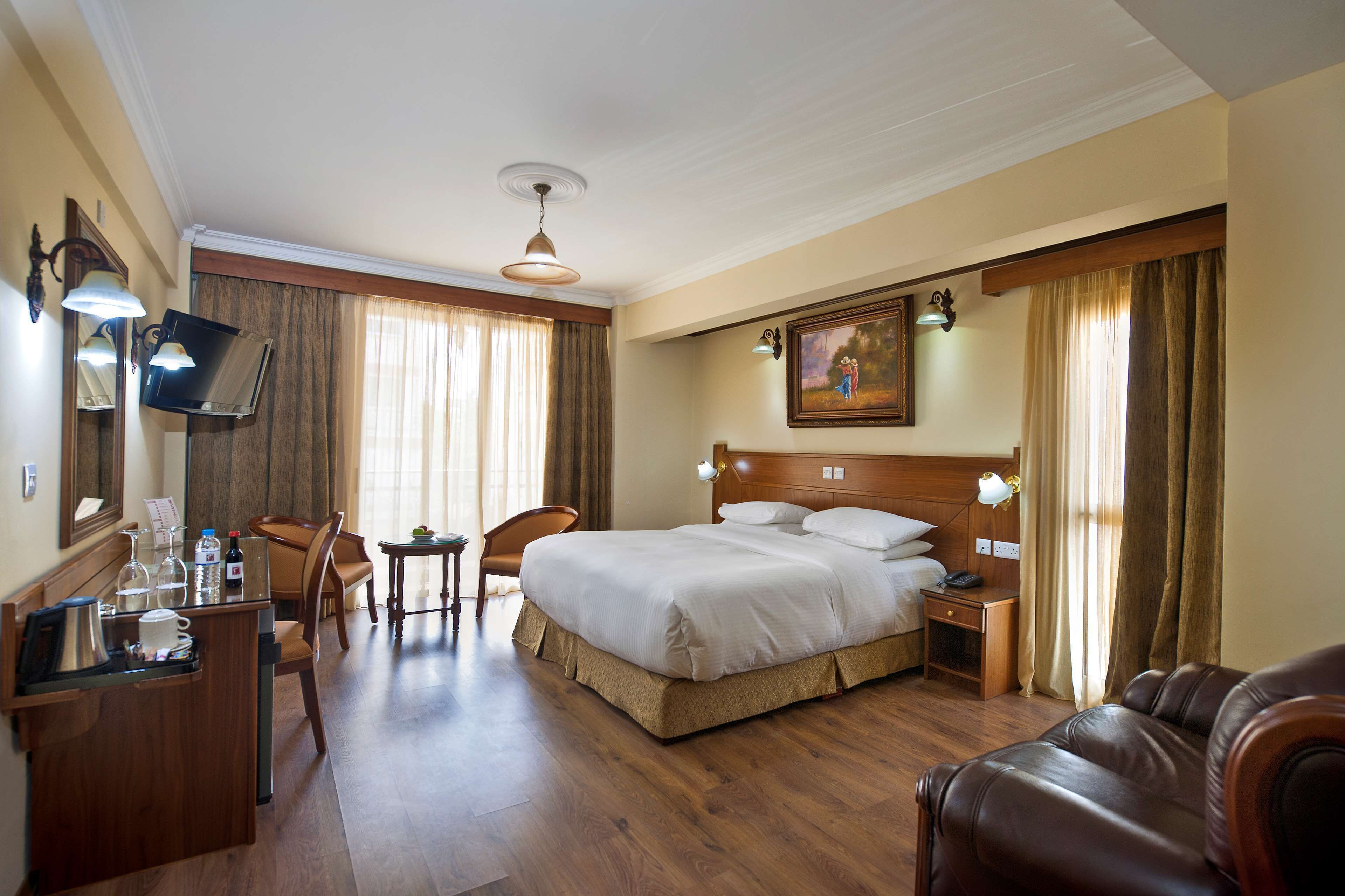 executive suite | 1 bedroom, premium bedding, memory-foam beds, minibar