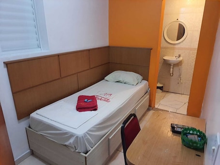 Cubrecamas, minibar, wifi gratis y ropa de cama