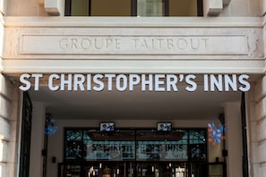 The entrance of St Christopher's Inns with a sign for Groupe Taitbout above. - St Christopher's Inn Gare Du Nord - Hostel (Paris)