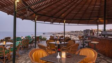 3 restaurants, spécialités Cuisine internationale