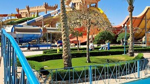5 outdoor pools, sun loungers