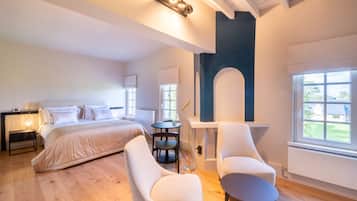 Junior suite | 2 slaapkamers, luxe beddengoed, donsdekens, een minibar