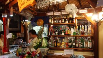 Bar (trong khuôn viên)