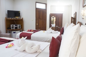 Kamar Superior | Minibar, brankas, dan didekorasi berbeda-beda