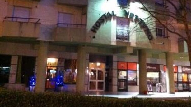 Front of property - evening/night - Hostal Neptuno (Cáceres)