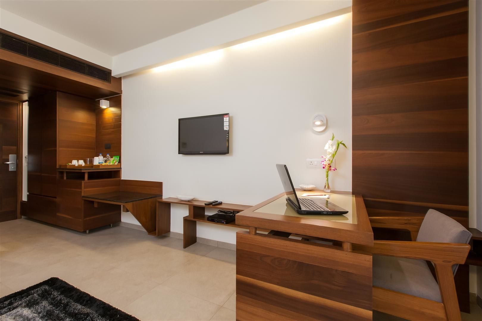 executive room | living area | lcd tv