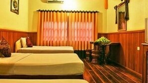 Triple Room | Minibar, desk, iron/ironing board (on request), WiFi (free) - Sakura Village (Siem Reap)