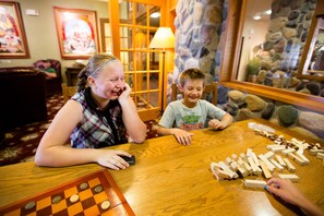 Games room - Cranberry Country Lodge (Tomah)