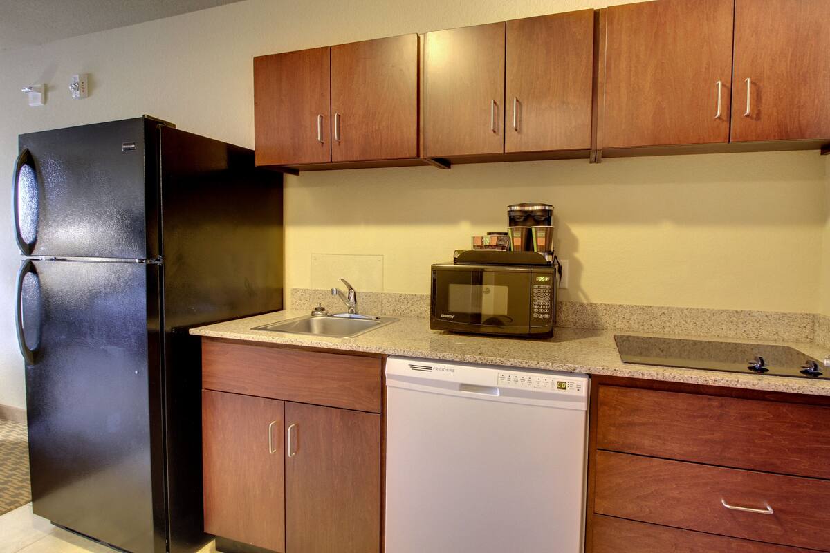 suite, multiple beds, accessible, non smoking | premium bedding, in-room safe, desk, laptop workspace