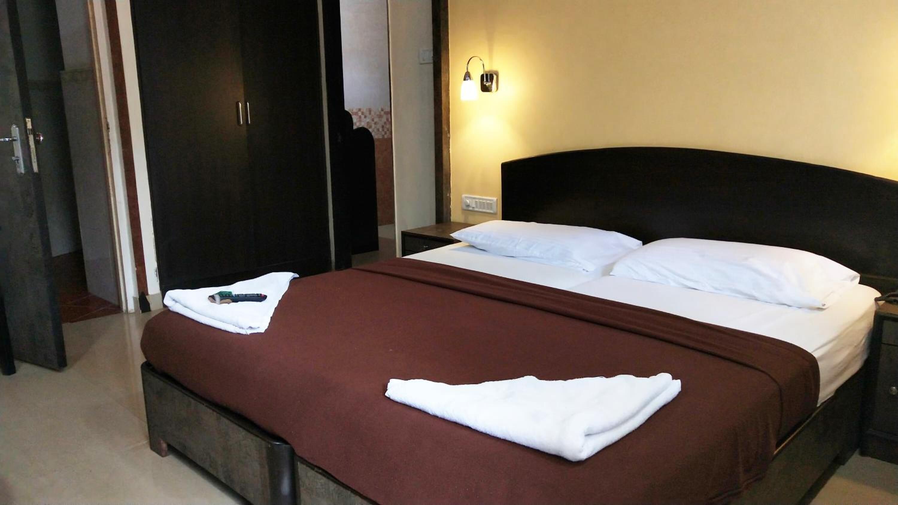 in-room safe, desk, iron/ironing board