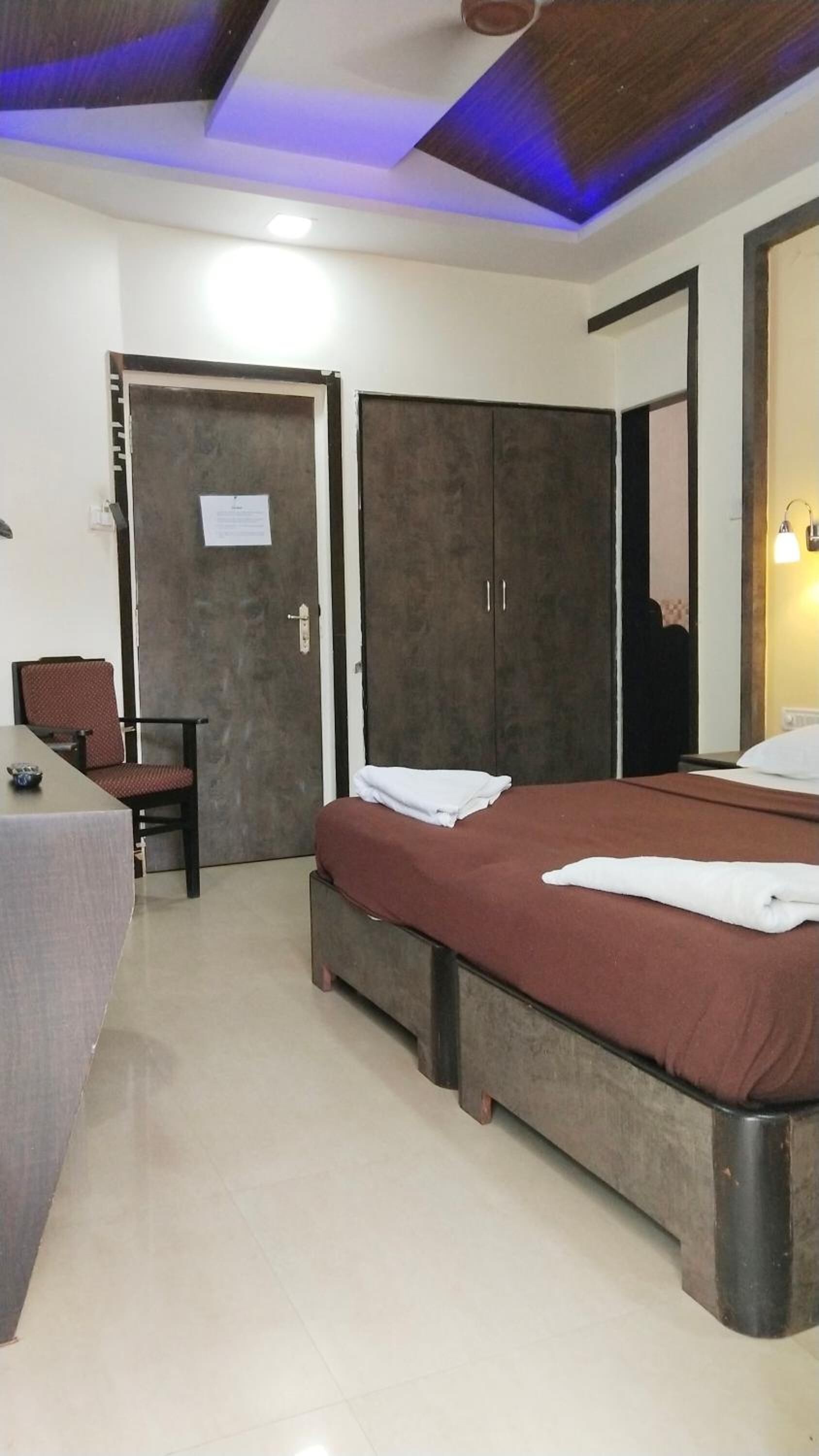 in-room safe, desk, iron/ironing board