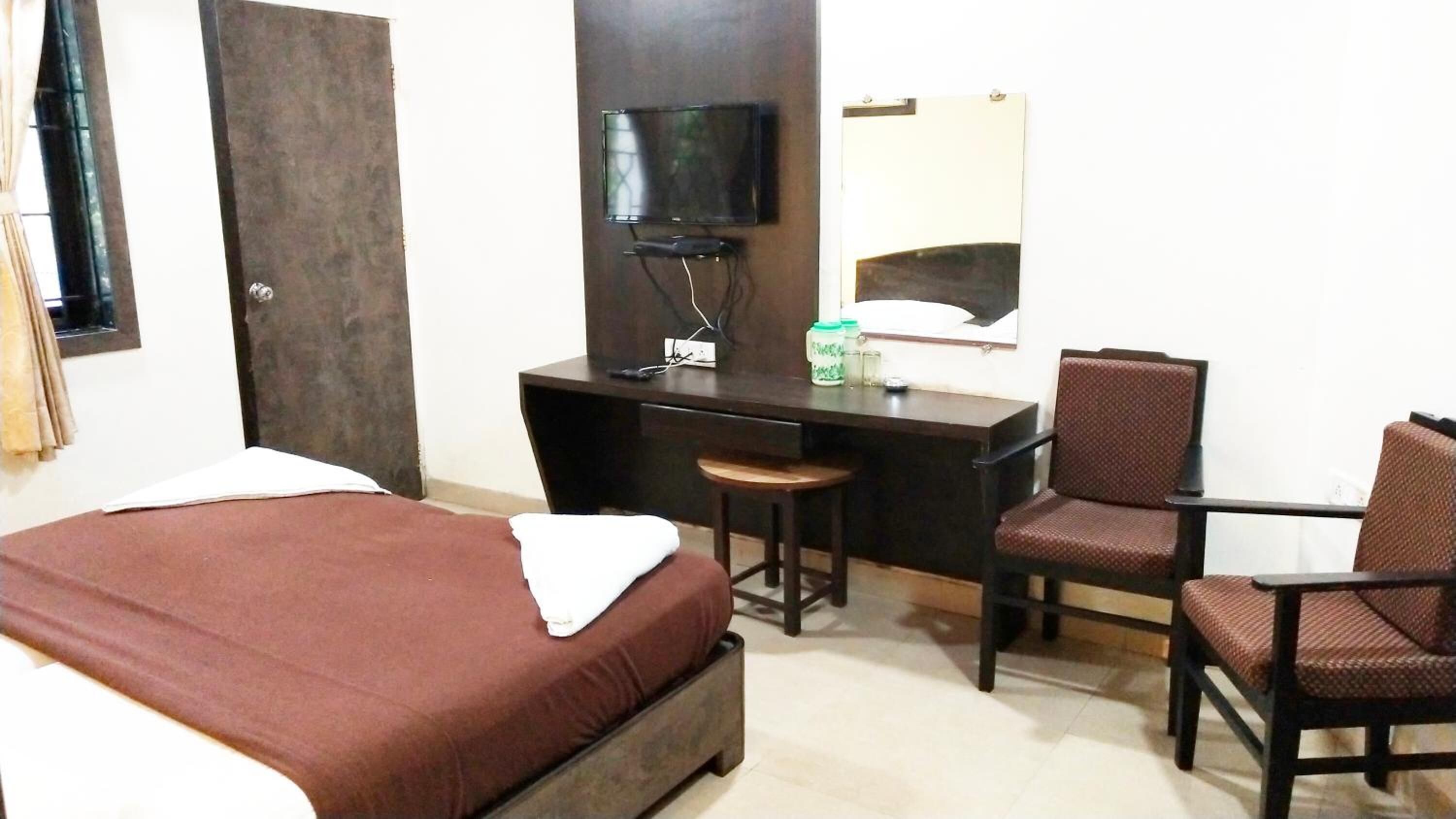 in-room safe, desk, iron/ironing board