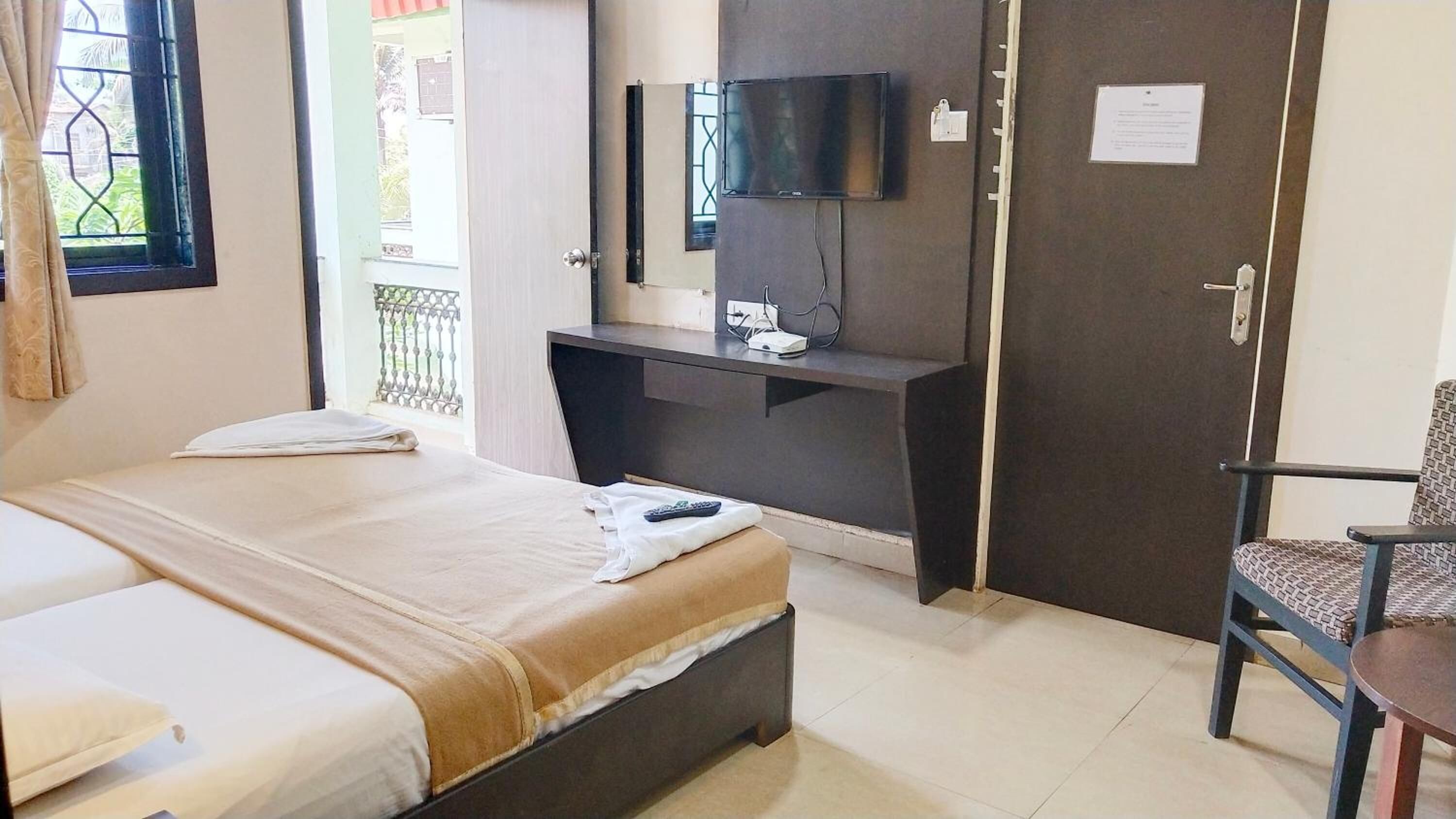 in-room safe, desk, iron/ironing board