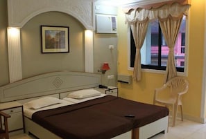 In-room safe, desk, iron/ironing board - Amigo Plaza (Colva)