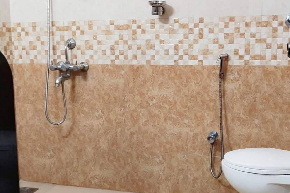 shower, rainfall showerhead, free toiletries, hair dryer