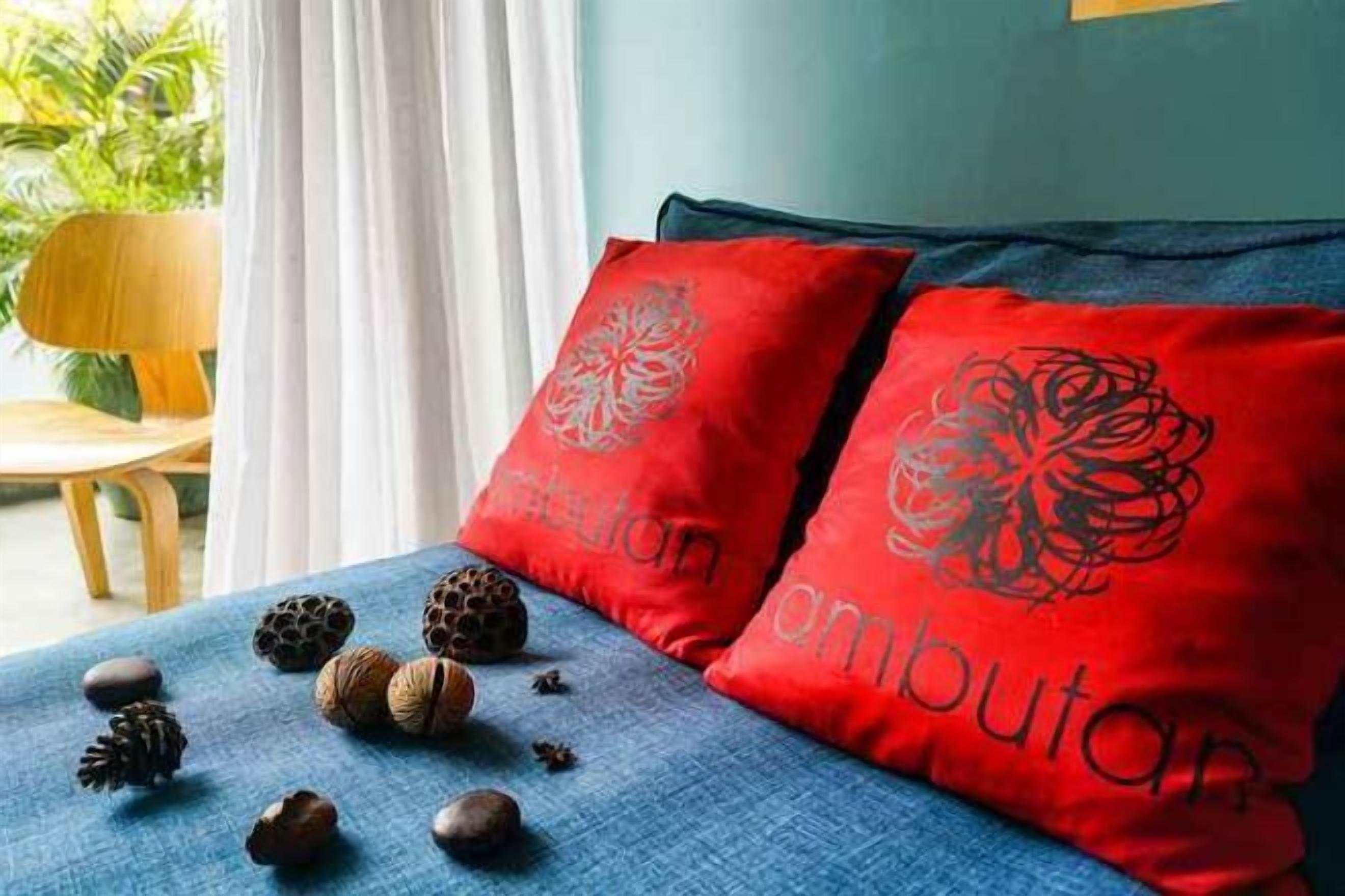 Lit avec matelas en mousse à mémoire, minibar, coffre-fort, bureau