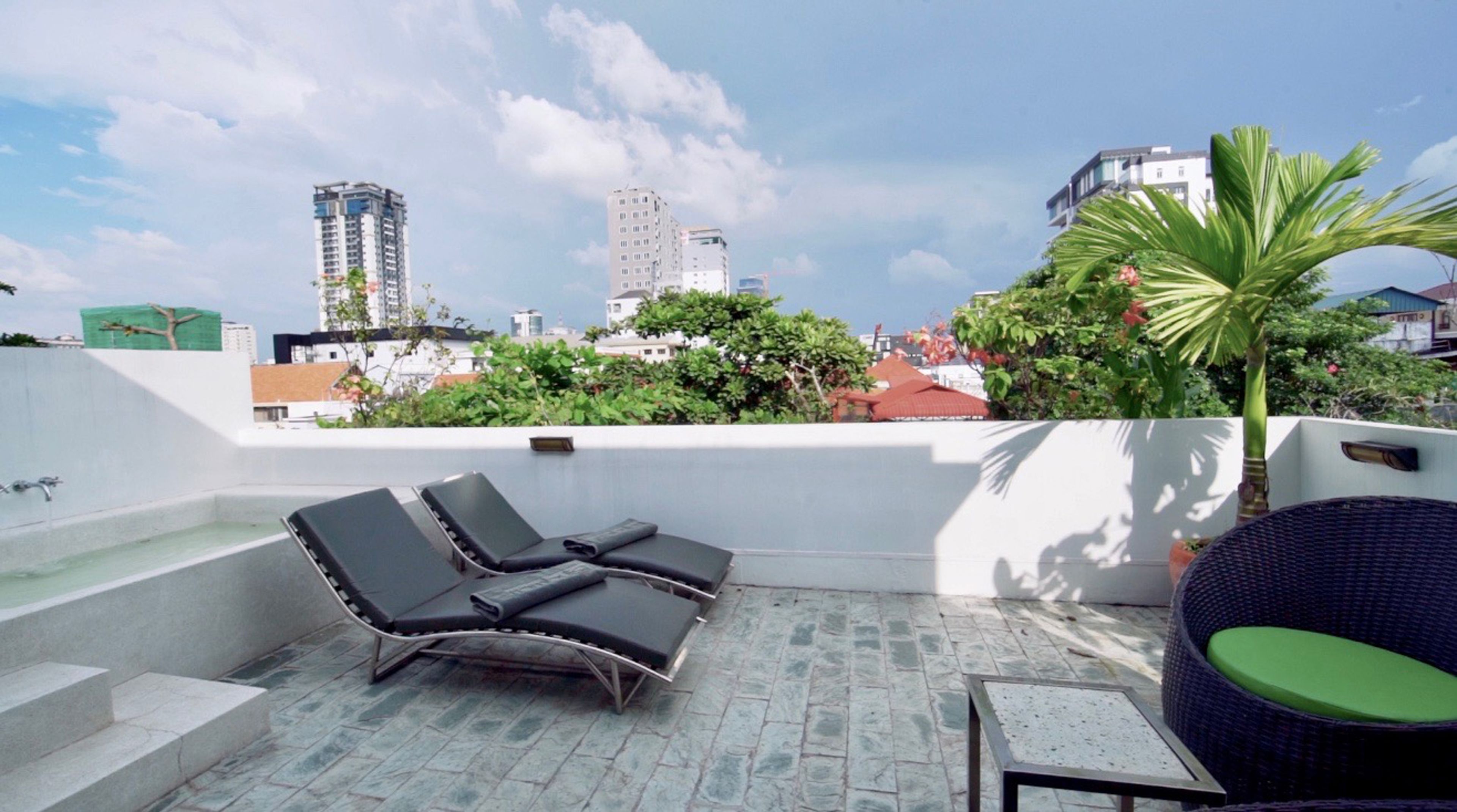 penthouse, 1 king bed, jetted tub, city view | terrace/patio