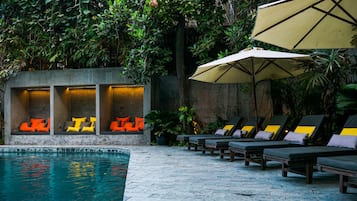 Outdoor pool, pool loungers