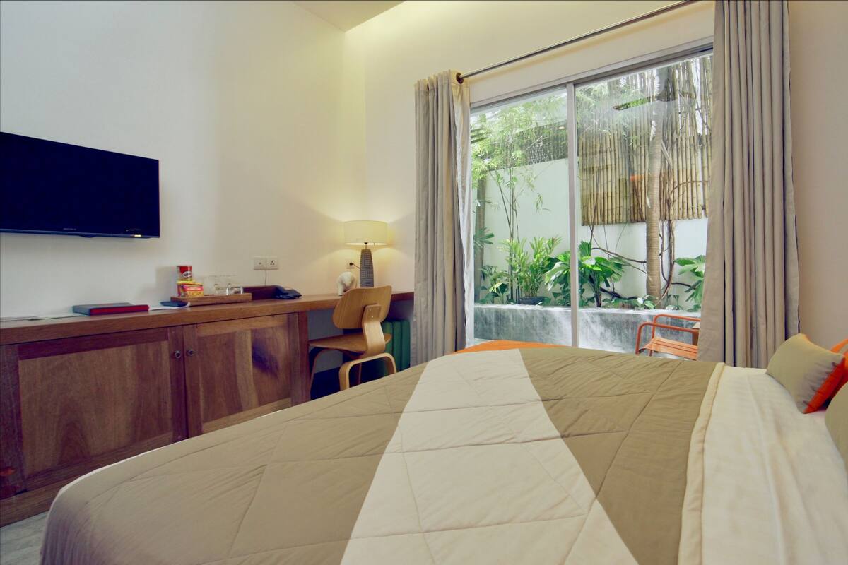 Deluxe Ground Floor Double | Memory foam beds, minibar, in-room safe, desk