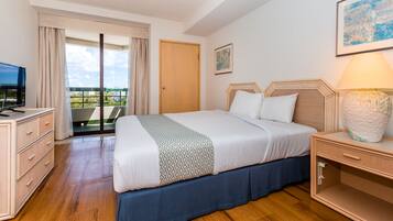 Suite Deluxe, 3 dormitoris, cuina, vistes parcials a l'oceà | 1 dormitori, cortines opaques i planxa i posts de planxar