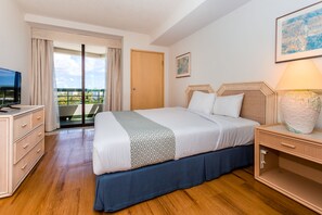 Deluxe Suite, 3 Bedrooms, Kitchen, Partial Ocean View | 4 bilik tidur, langsir/tirai gelap terus, seterika/papan seterika