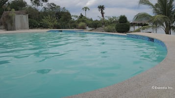 2 outdoor pools, sun loungers