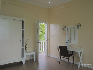  Sunrise Deluxe Room