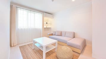 Chambre Supérieure avec lits jumeaux, non-fumeur, vue océan (Hollywood 2F) | Coin séjour