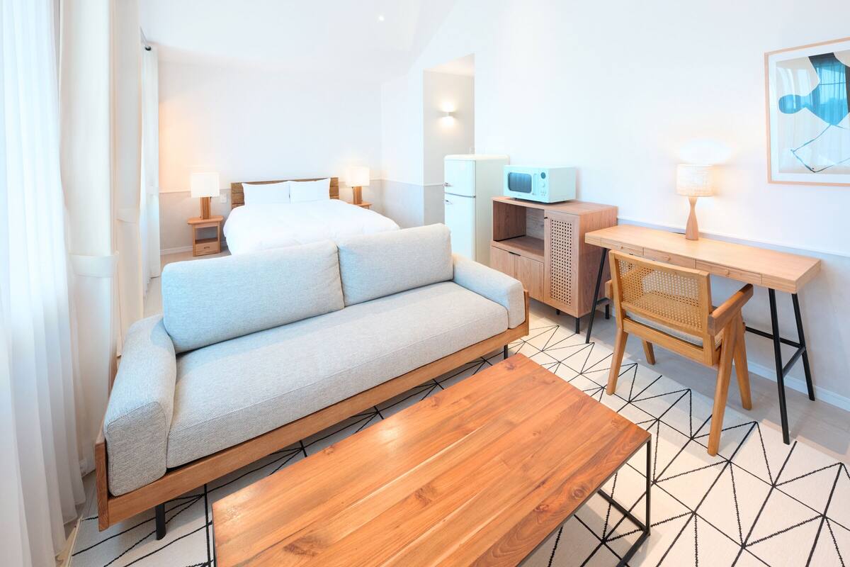 In-room safe, desk, WiFi (free), bed sheets