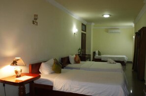 Kamar Triple Deluks | Minibar dan didekorasi berbeda-beda