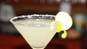 A margarita with a salted rim and a lemon garnish. - Rotha Guesthouse (Siem Reap)