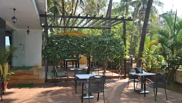 Poolside bar