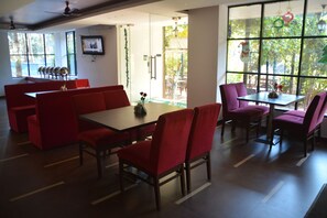 Breakfast, lunch and dinner served - The Tubki Resort (Canacona)