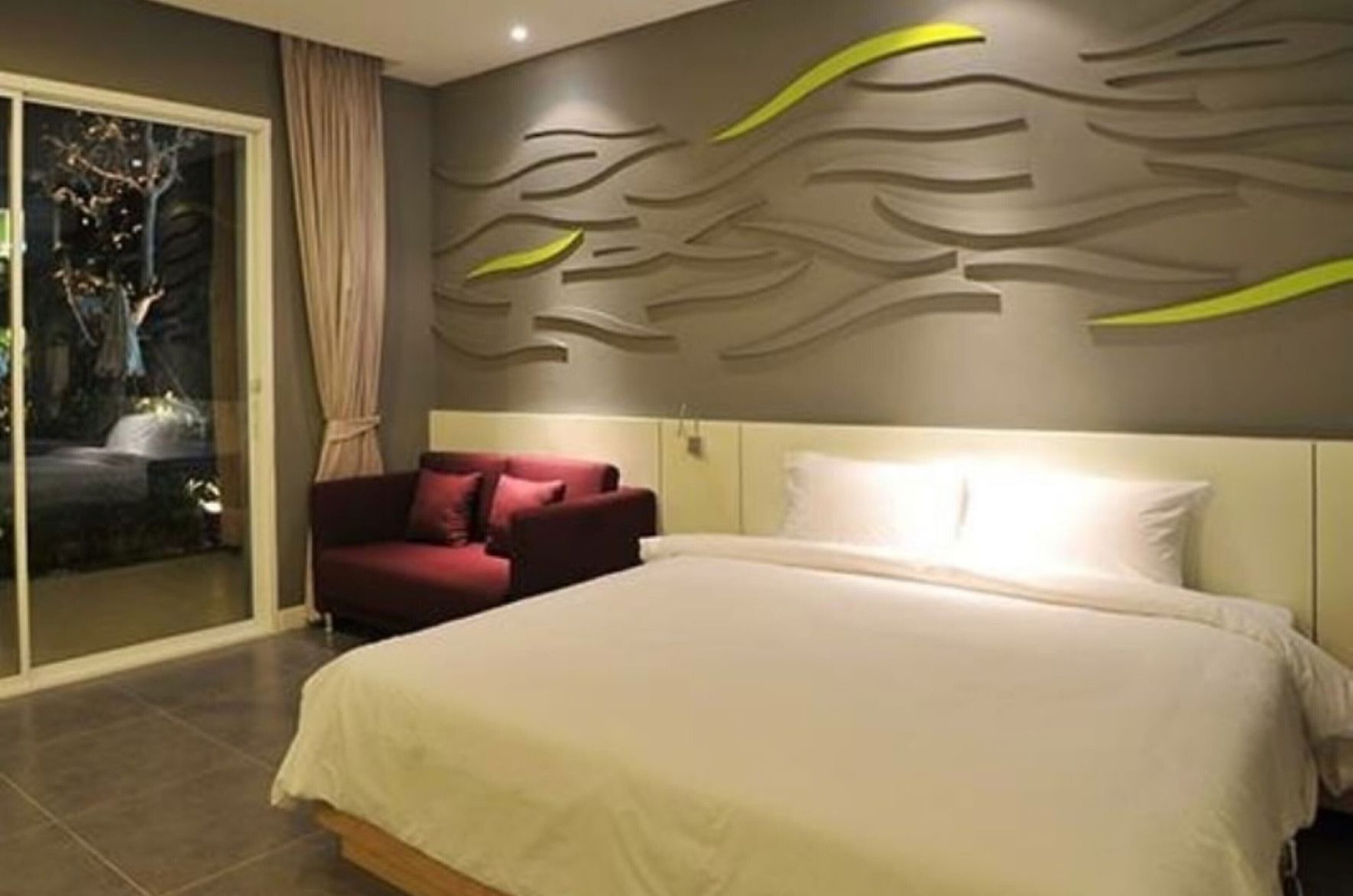Premium bedding, minibar, in-room safe, desk
