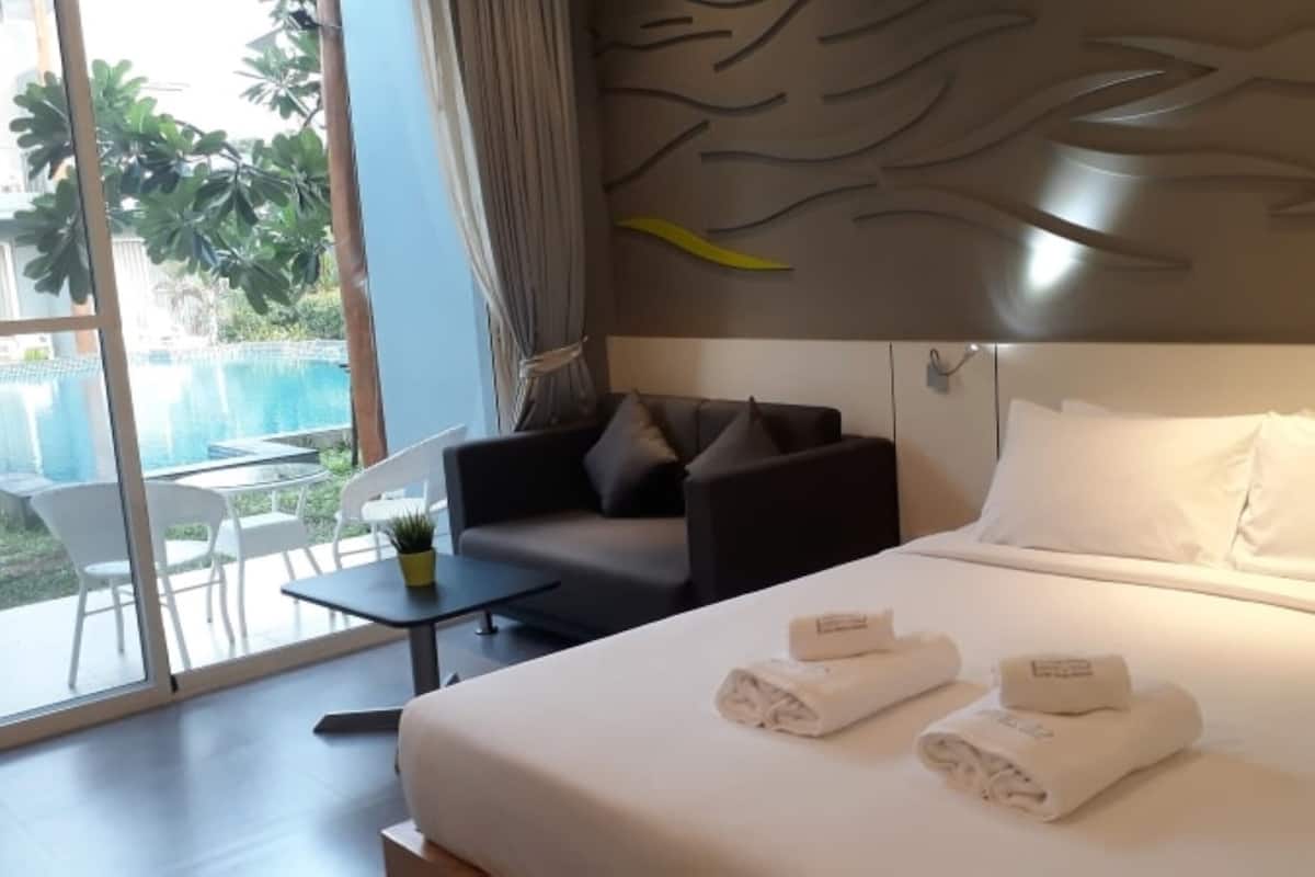 Pool Deluxe Room | 1 bedroom, premium bedding, minibar, in-room safe