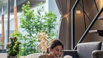 Duplex Pet Friendly Room | Premium bedding, minibar, in-room safe, desk