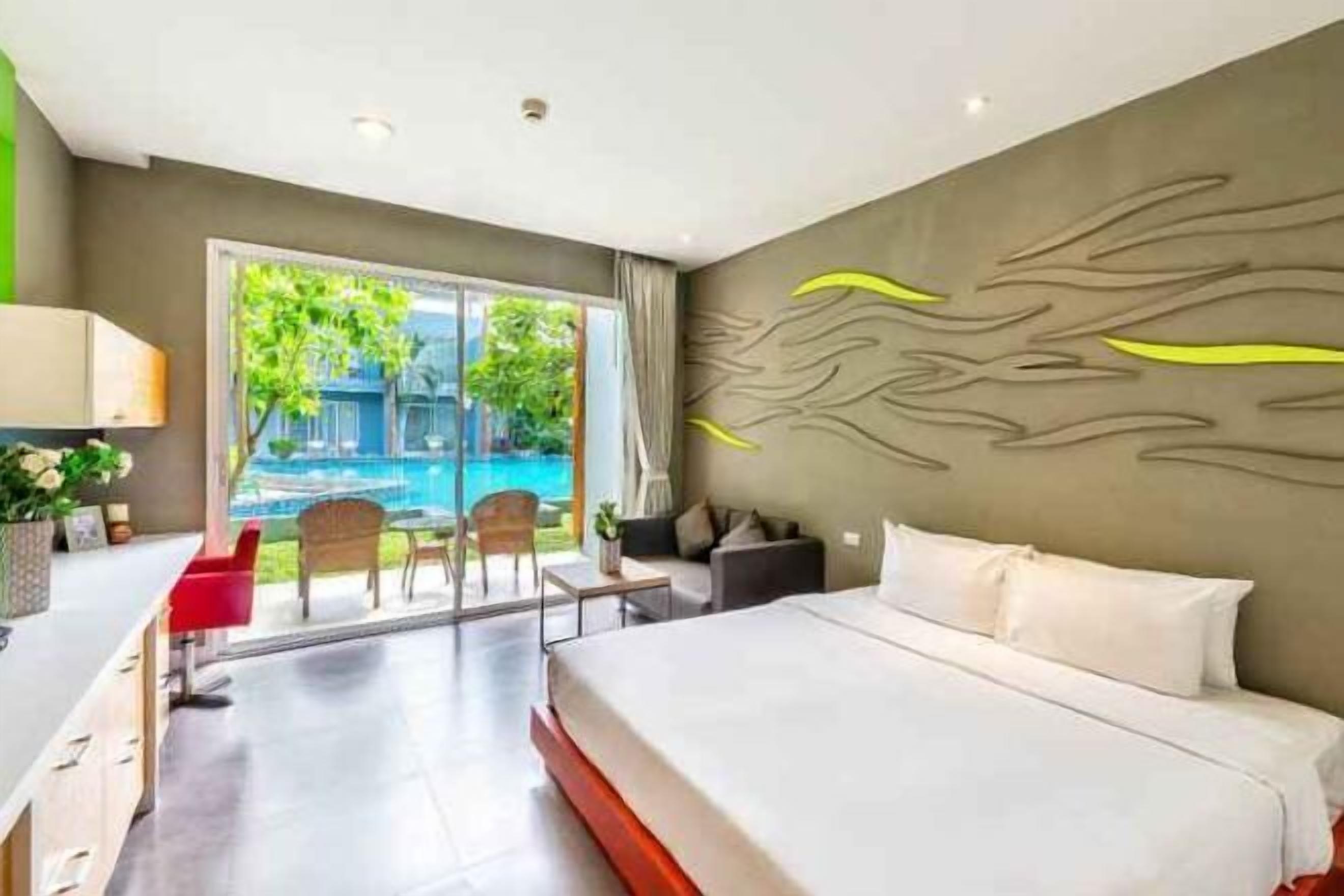 Premium bedding, minibar, in-room safe, desk