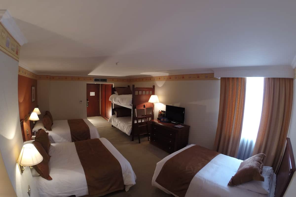 superior triple room | 1 bedroom, minibar, in-room safe, individually furnished