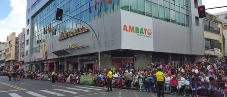 Vista frontal de la propiedad