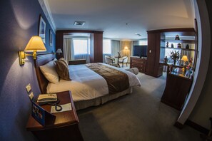 Minibar, in-room safe, individually furnished, desk - Hotel Emperador (Ambato)