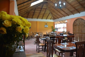 Breakfast area - Rutun Orquídeas (Baños de Agua Santa)