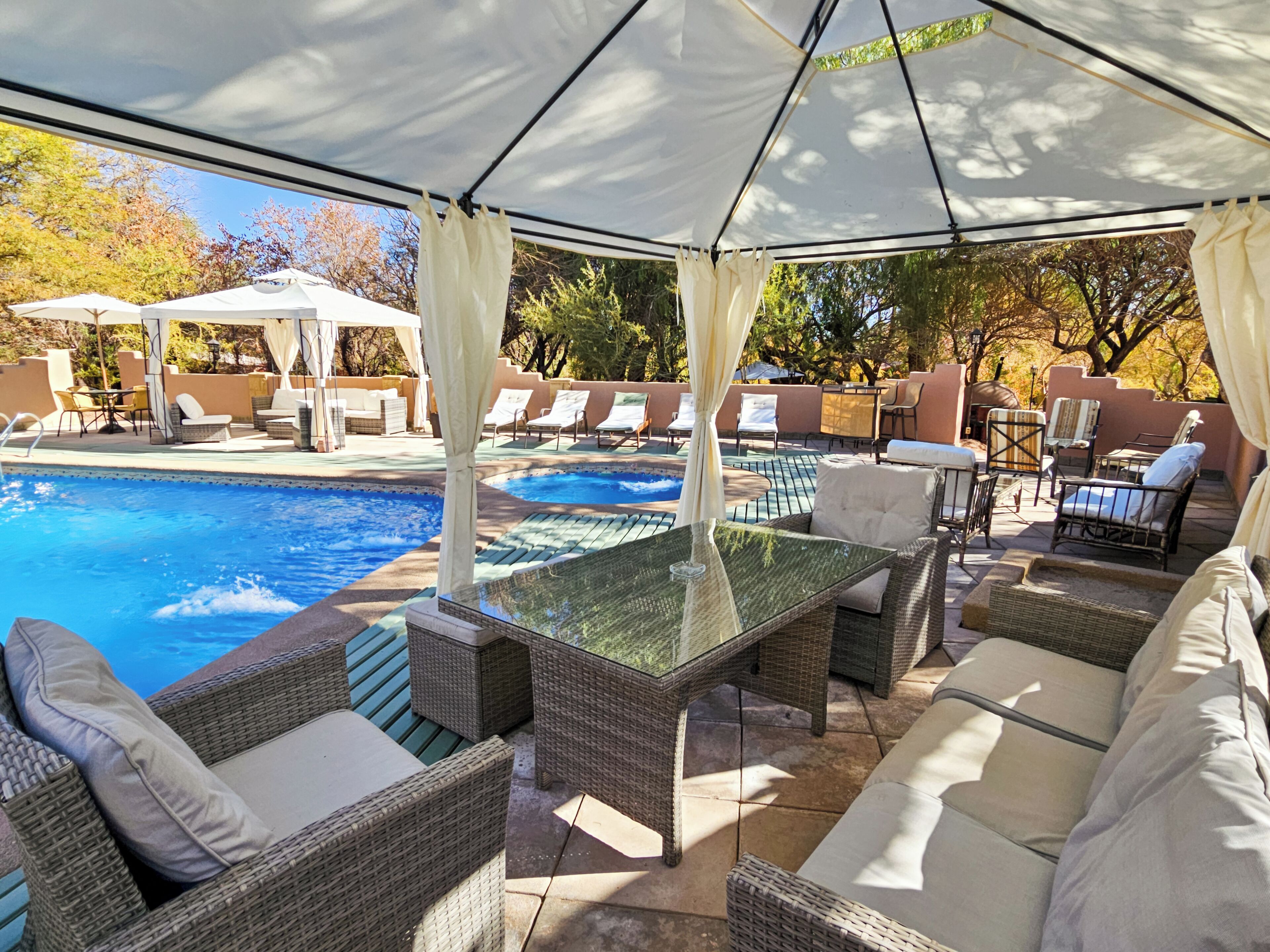 أغطية فراش متميزة وتجهيزات عازلة للصوت وواي فاي مجانًا وملاءات أسرّة