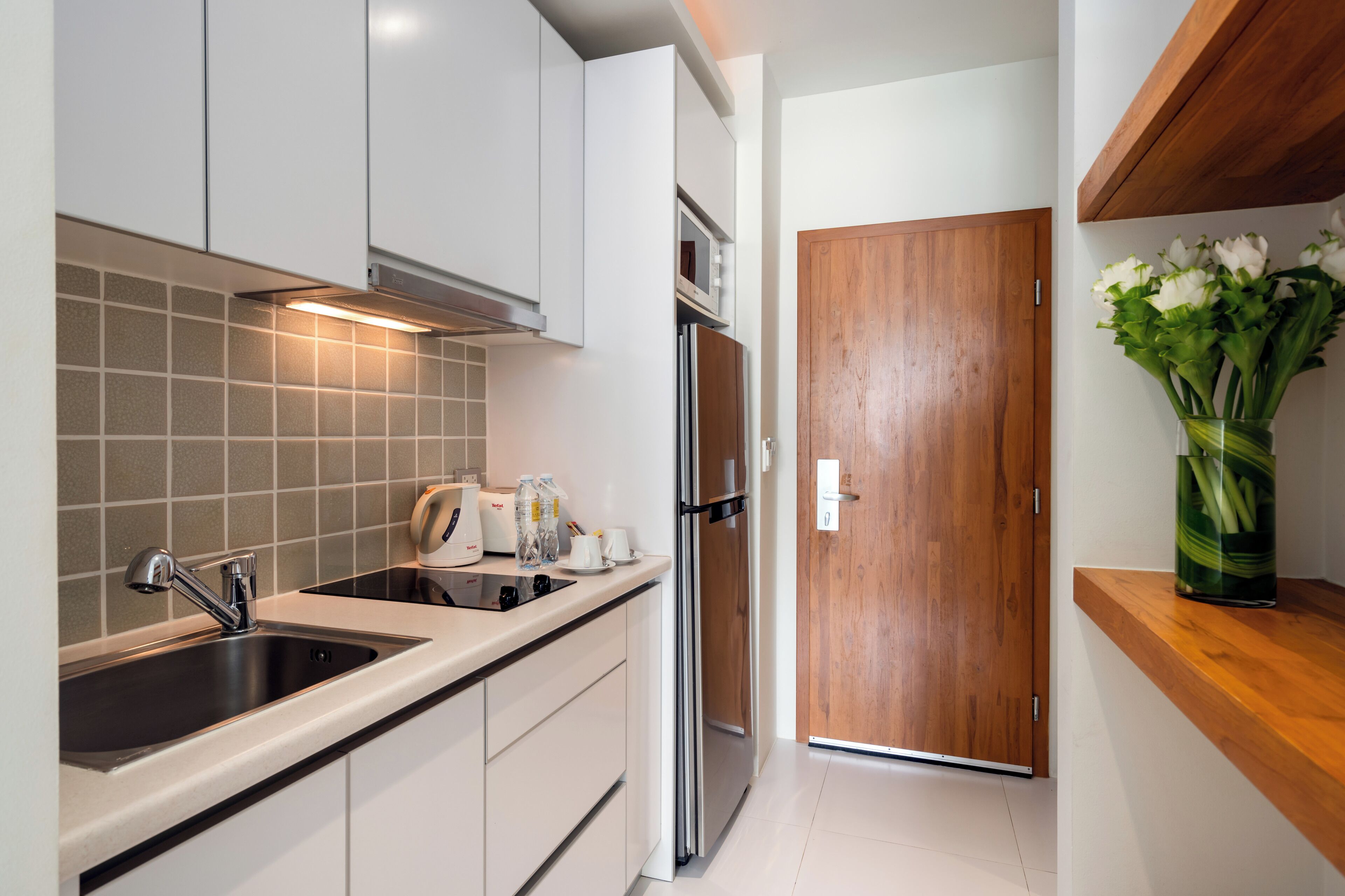 suite (studio suite) | private kitchen | fridge, coffee/tea maker